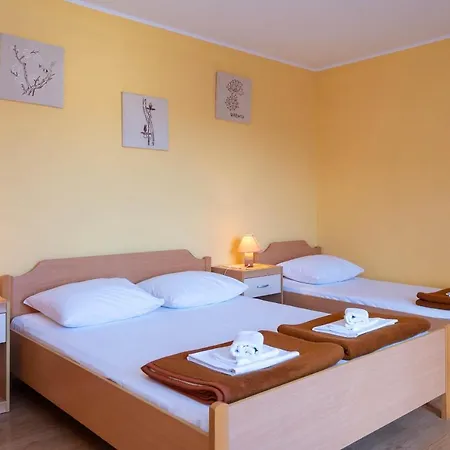 Ivana アパート *